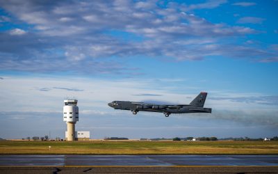 B-52 Makes Emergency Landing After Engine Fire, No Crew Injured
